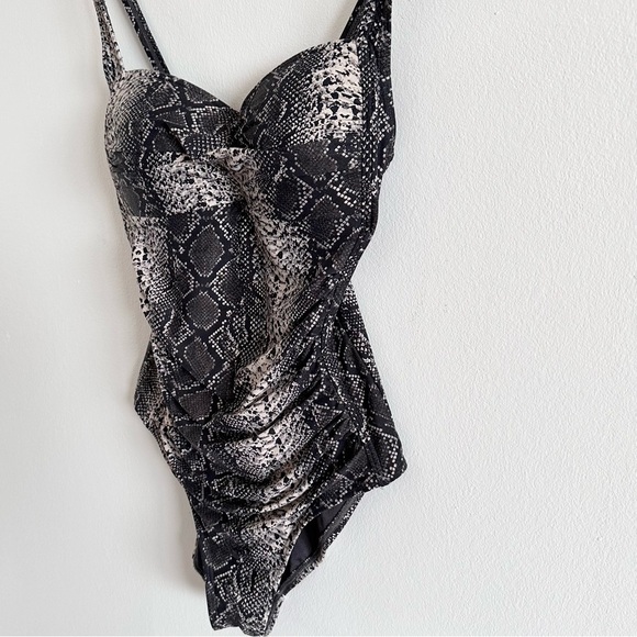 Niptuck snake animal print python tummy control swimsuit gray size 6 - Picture 2 of 8